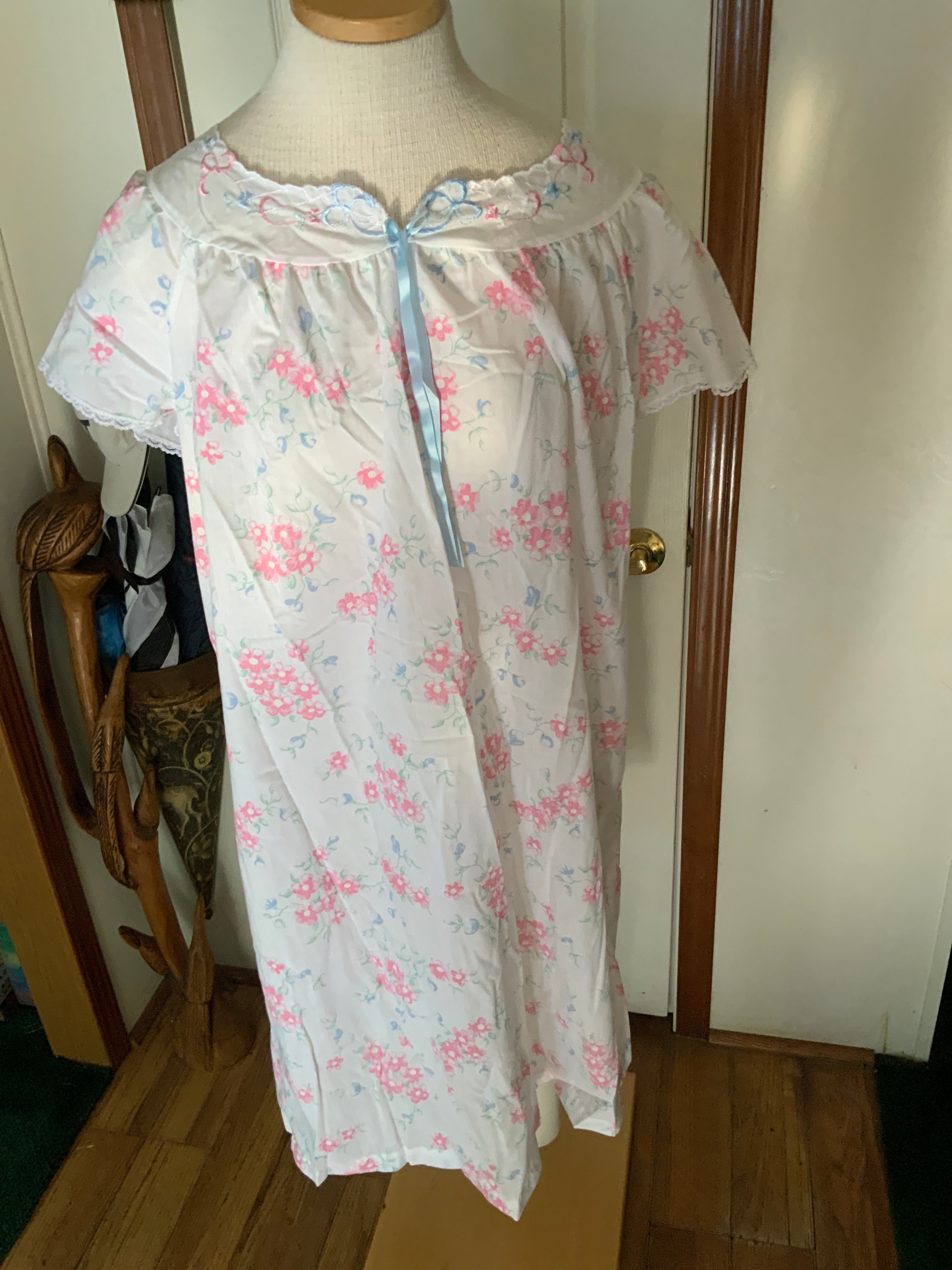 Vintage nightgown, Manhattan